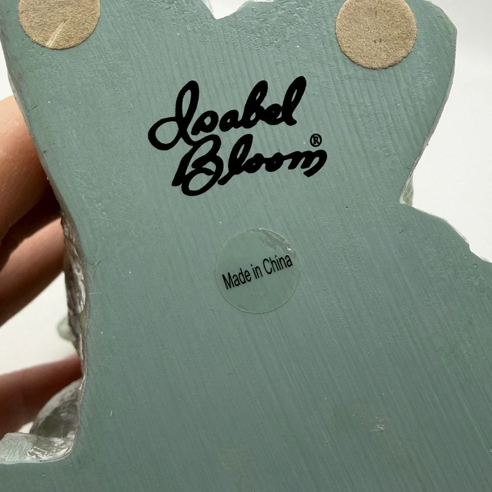 Isabel Bloom Sitting Pretty Cat statue figure concrete wood look kitty figurine